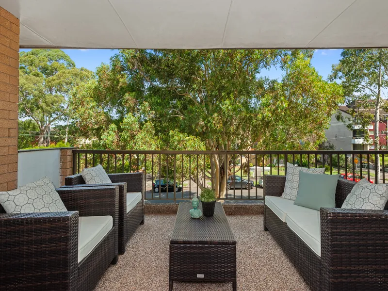 Family size apartment in quiet tree-lined street