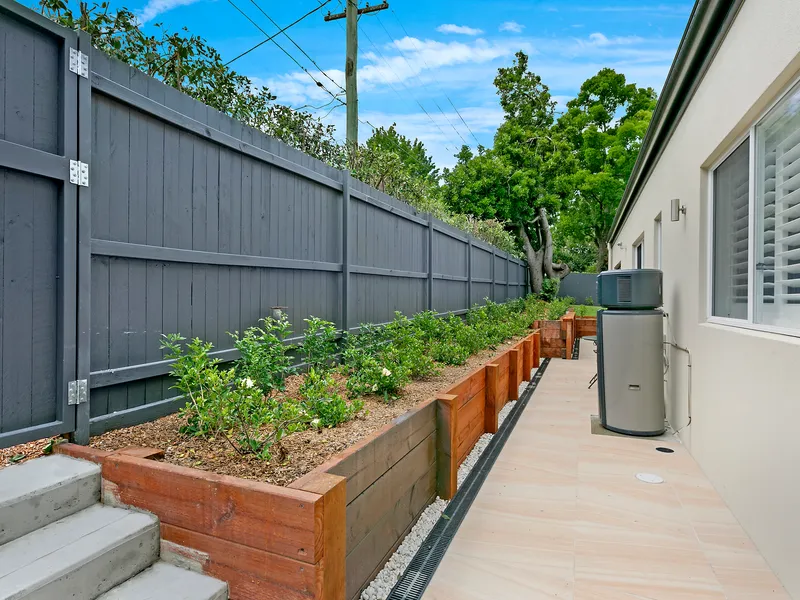 Brand New Living… Small Pet Allowed