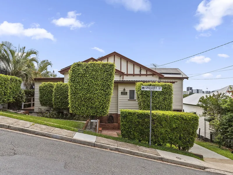 Quiet Convenient Toowong Charmer - electricity included