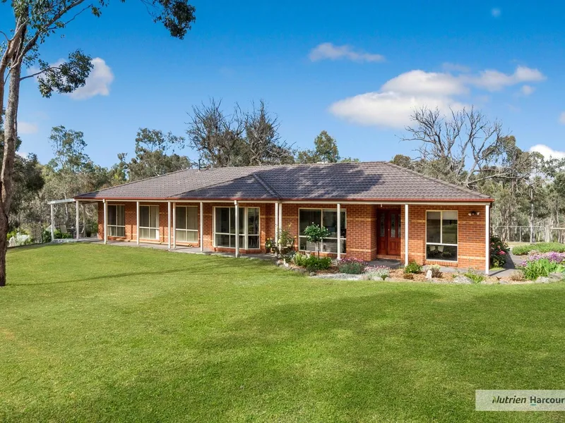 A Country Lifestyle Combined With Town Convenience