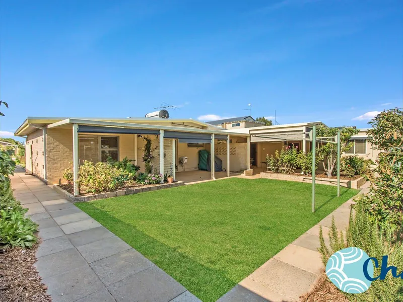 BEAUTIFUL FULLY RENOVATED FAMILY HOME IN SHOALWATER!