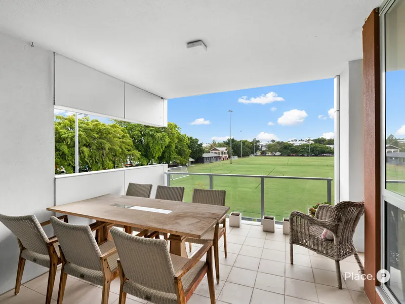 Elegant North facing Parkside living on the highly desirable Oxford St Park
