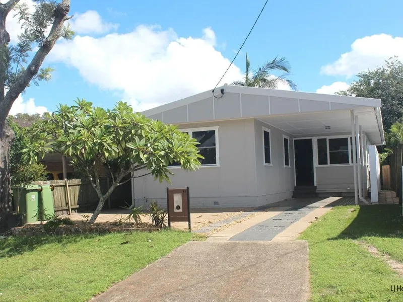 Renovated Beach Cottage - Footsteps to the Ocean!