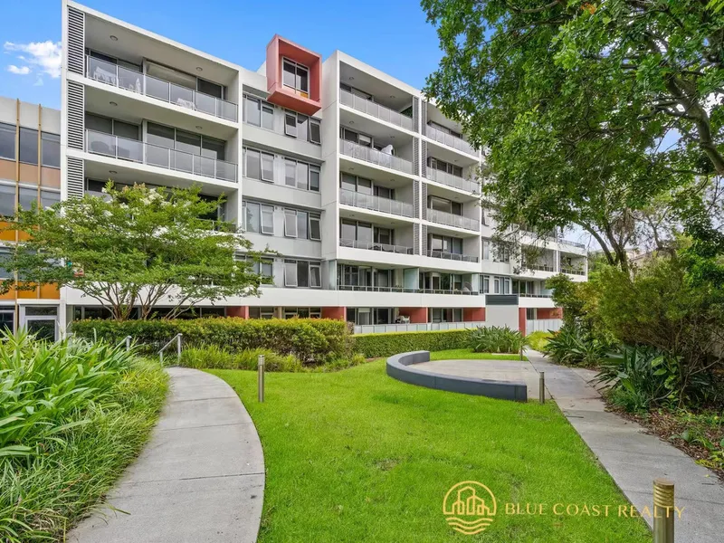 Perfect Location Two Bedroom Apartment in the Southport
