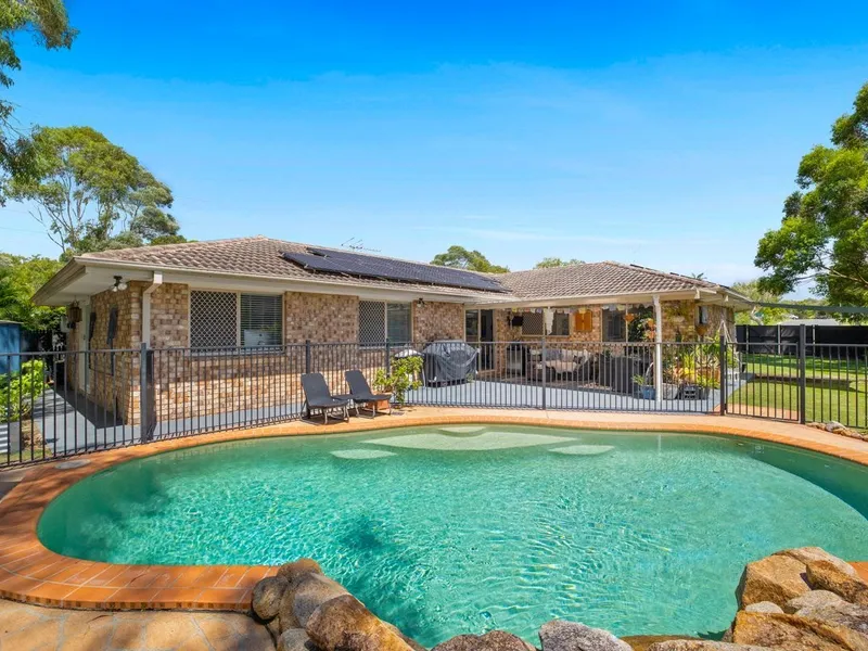 UNDER CONTRACT! Maridale Park family home!