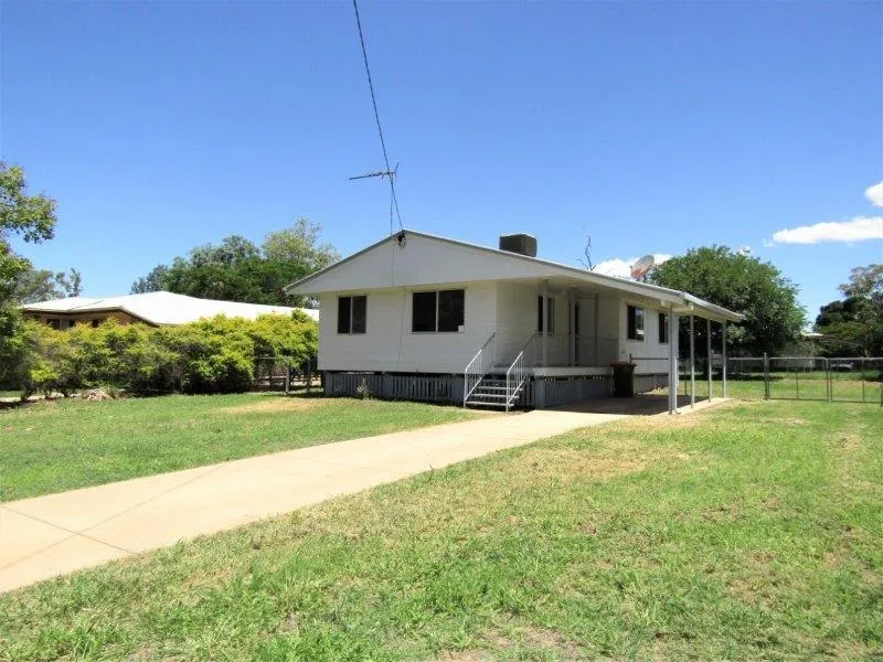 EXCELLENT LAYOUT – MODERN KITCHEN – BUILT-IN ROBES – FENCED BACKYARD