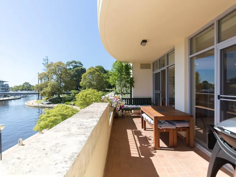 Premier Position - Executive Apartment..!!