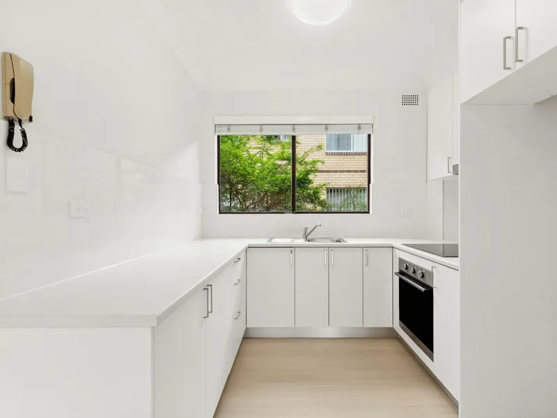 RENOVATED 2 BEDROOM APARTMENT WITH LOCK UP GARAGE