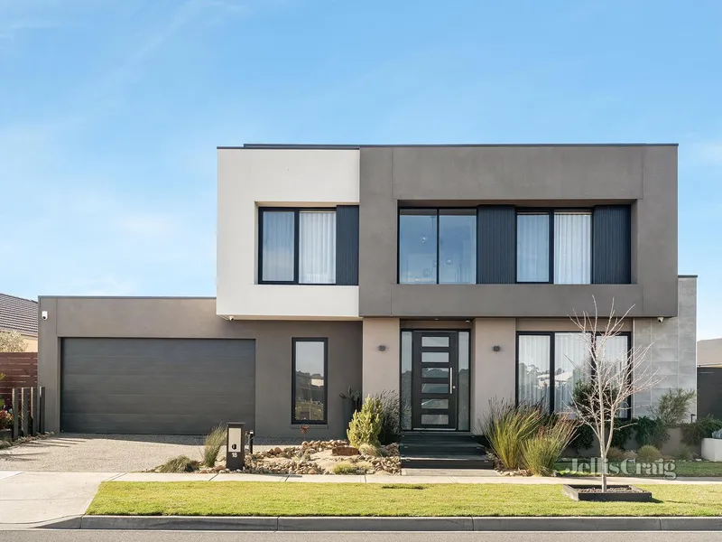 Bespoke Grand Luxury with Uninterrupted Views