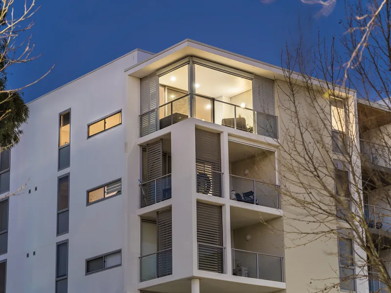 Sea/Tree Change Penthouse Opportunity !