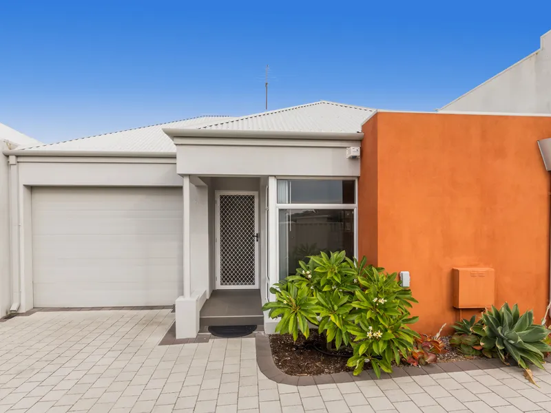 FRESH BRIGHT VILLA - PETS CONSIDERED!