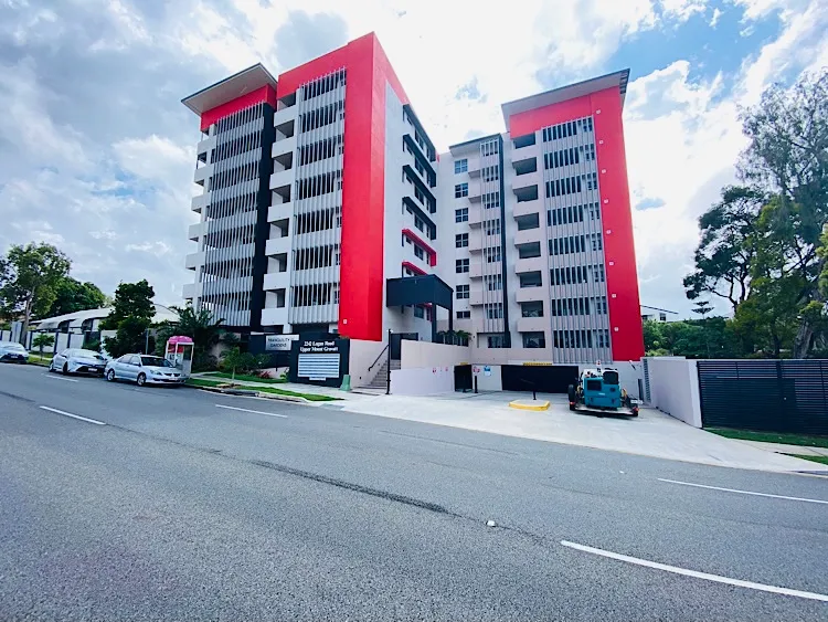 Walking distance to Garden City!