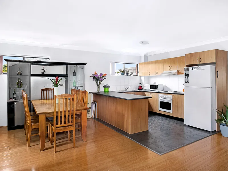 Large apartment walking distance to vibrant local amenities