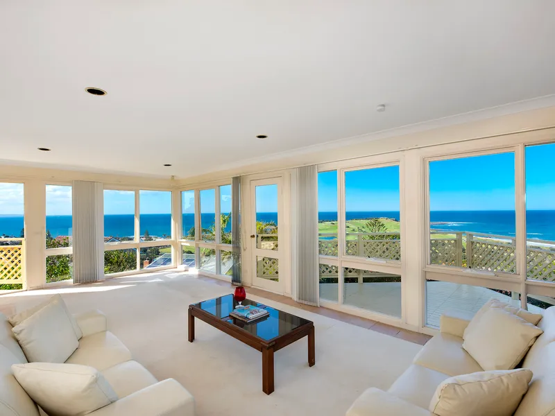 UNIQUE PANORAMIC CITY TO COASTLINE VIEWS