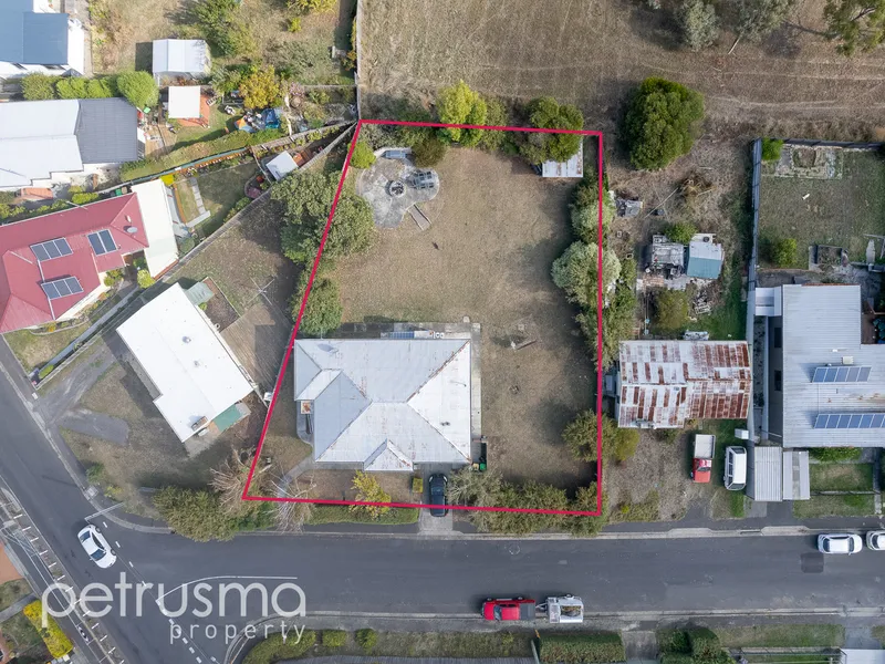 refurbished home on 2x titles approx. 989sqm.