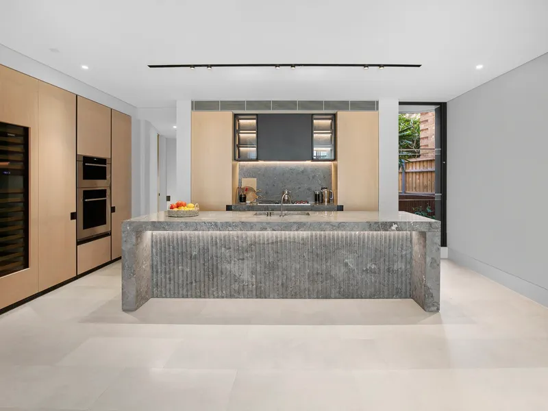 Luxury Apartment in State-of-the-Art Harbourfront Development