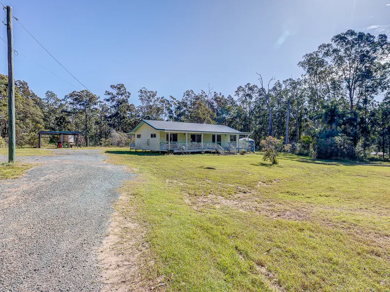 LIVE THE COUNTRY LIFESTYLE