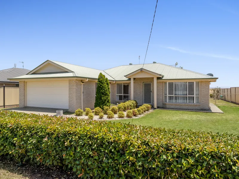 Quality Home, Country Living with All The Conveniences Handy