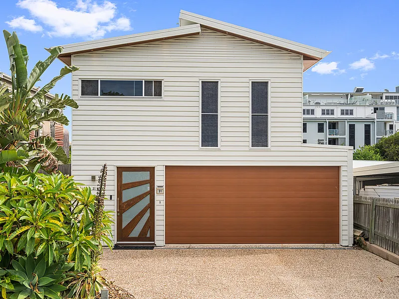 DUAL LIVING HOME IN PREMIER WATERSIDE POCKET