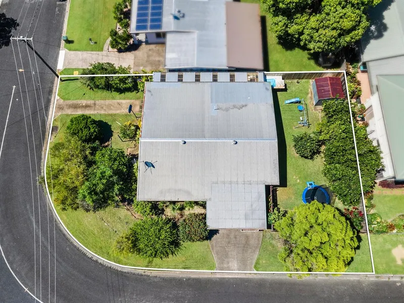 Nest or Invest!   Corner block!   Value!