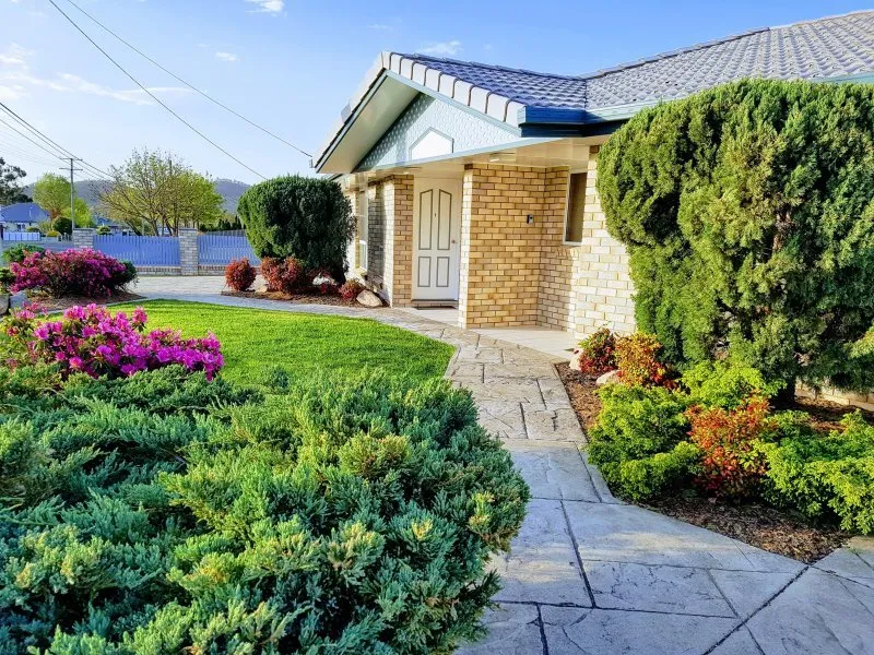 EXCELLENT DUPLEX OPPORTUNITY