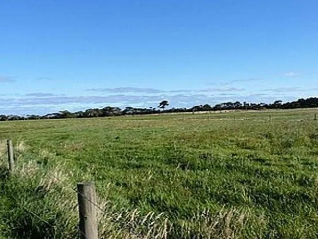 Lifestyle house, land and Roadhouse business.  Current and future development!