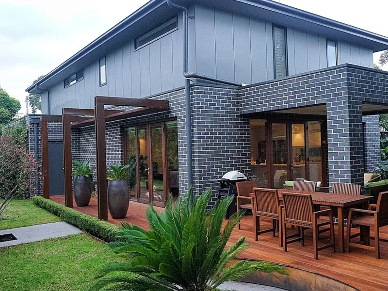 SUPER STYLISH LIVING!