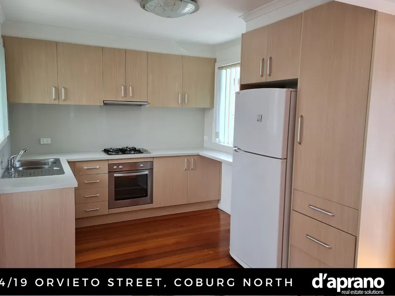 Oversized living and garden, convenient North Coburg location
