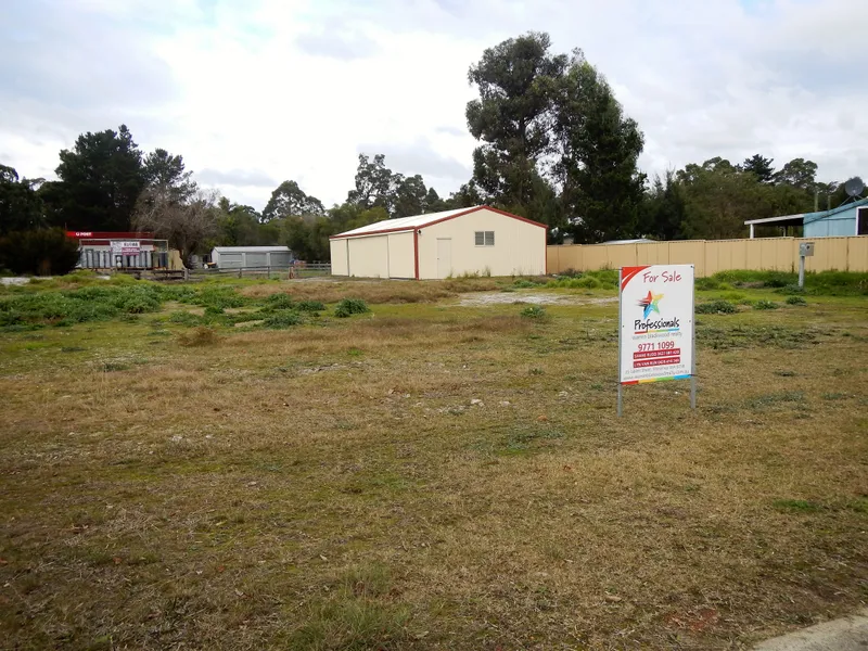 TOWN CENTRE NORTHCLIFFE REDUCED OWNER SAYS SELL!!