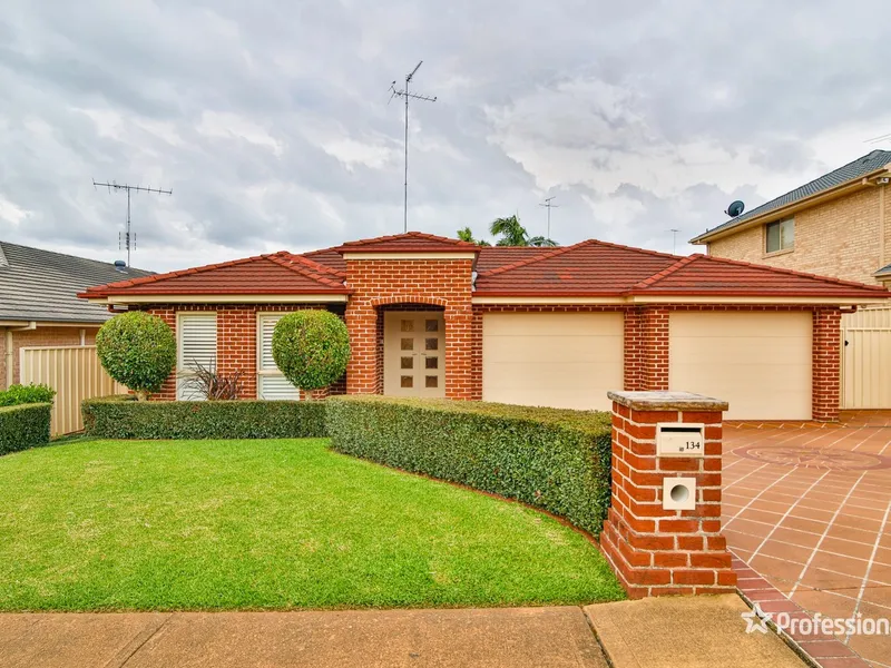 Large 4 bedroom family home with ducted air conditioning