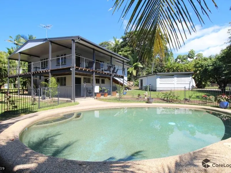 FAMILY RETREAT WITH A POOL