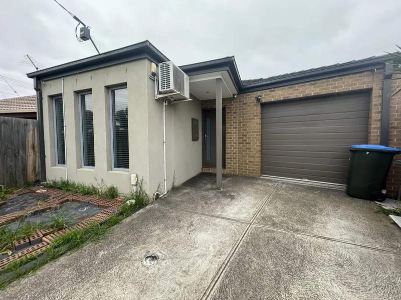 Modern 3BR Home with Solar Panels & Security Cameras!