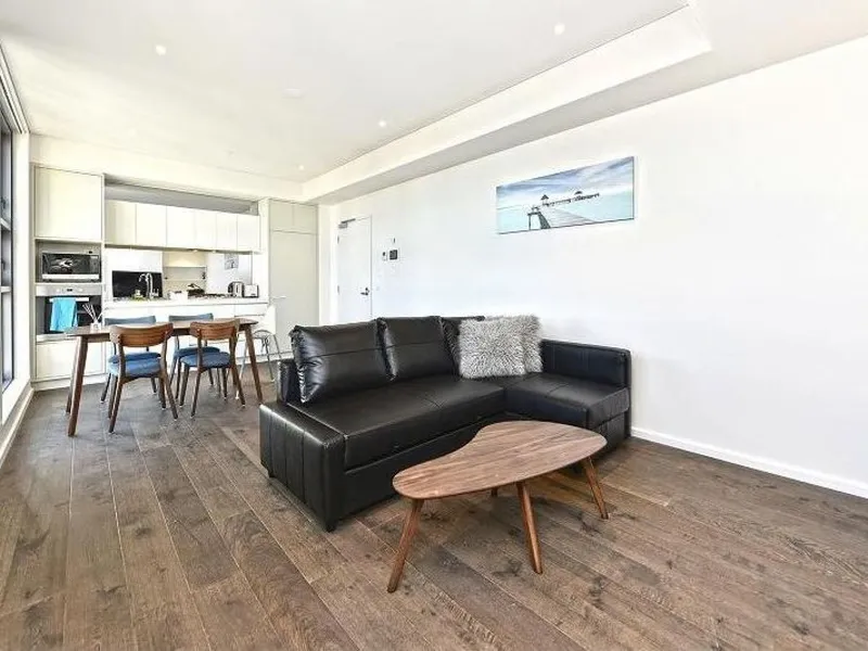 FULLY FURNISHED APARTMENT WITH CITY SKYLINE VIEWS