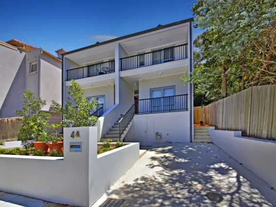 Ultra Modern Living - Beautifully Appolnted - Central Location