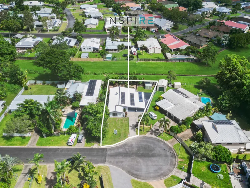 Family Home in Quiet Close with No Rear Neighbours!
