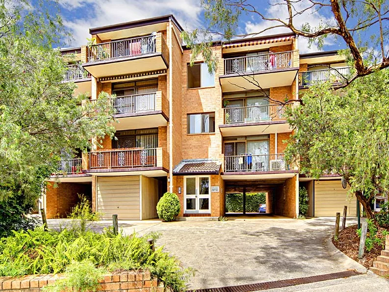 SPACIOUS 2 BEDROOM UNIT!