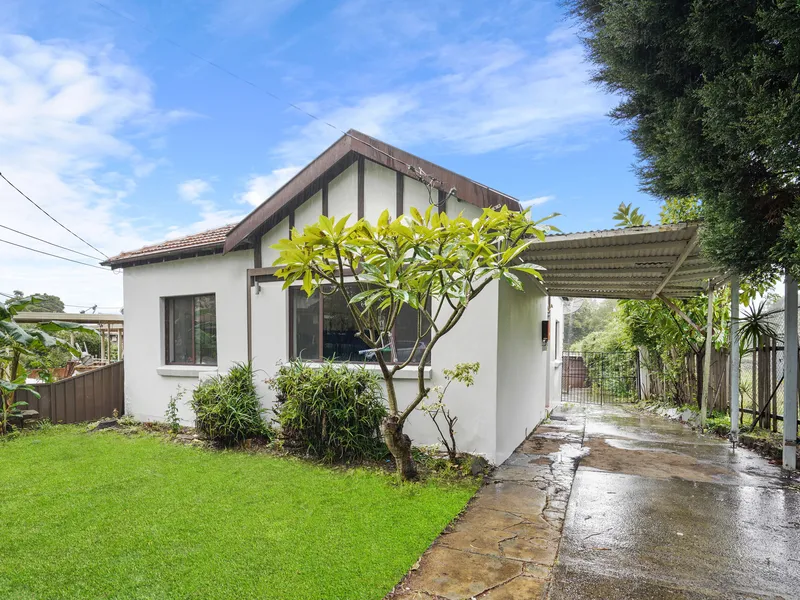 MODERN FULL BRICK HOME - Occupying a R3 Zoning – Medium density with 506sqm of potential