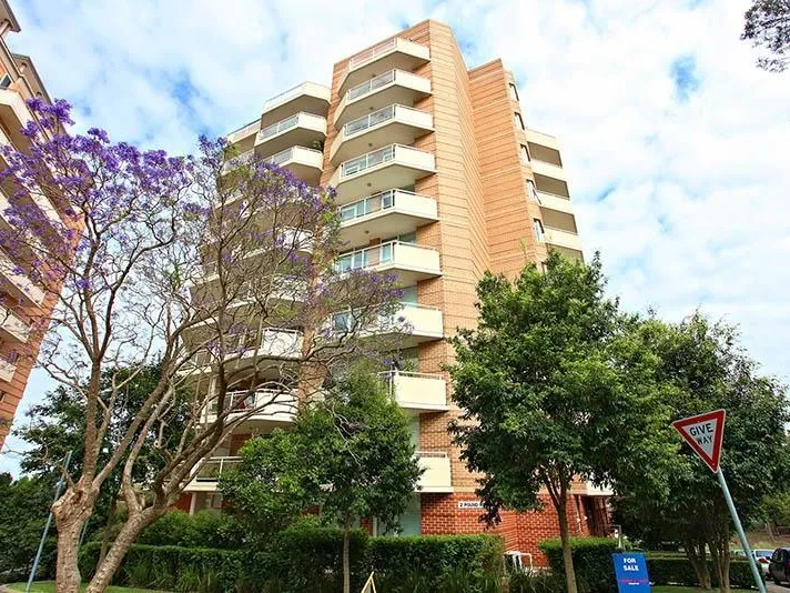 LUXURY 2 BEDROOM, 2 BATHROOM, 2 CARSPACE APARTMENT