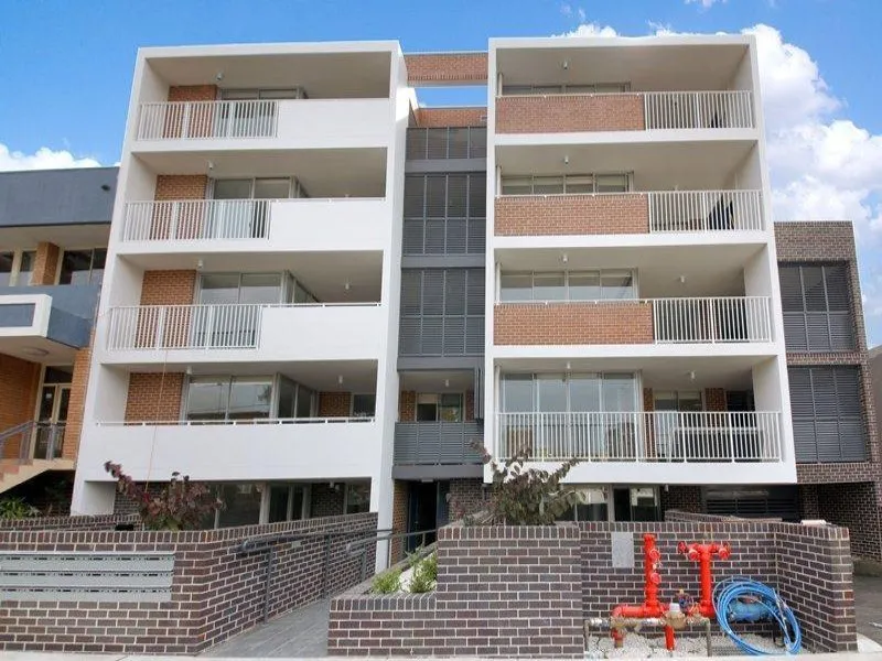 Luxury one Bedroom Apartment, mins walk to Burwood Plaza