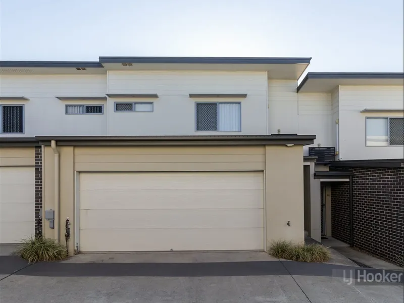 SPACIOUS TOWNHOUSE - ENTRANCE OFF STOCKTON STREET