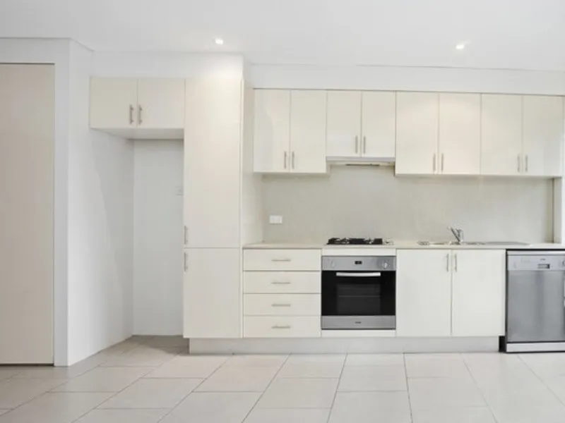 Modern Unit in prime location