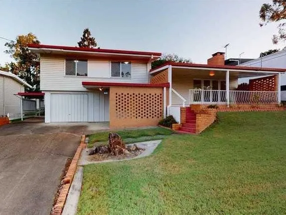 Welcome to 9 Fairholme St, Kenmore!