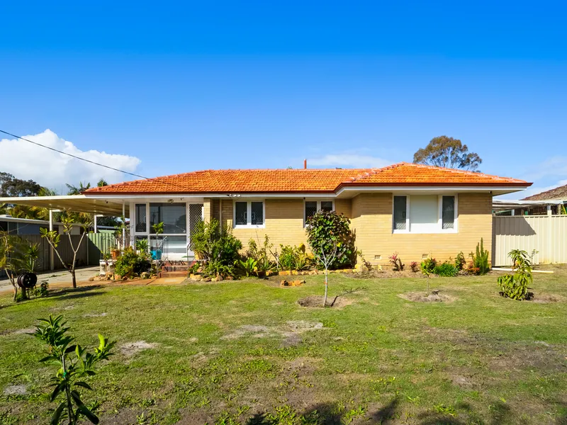 Excellent Large Home or Investment Property in Top Locale ! Sub-Divisible Block