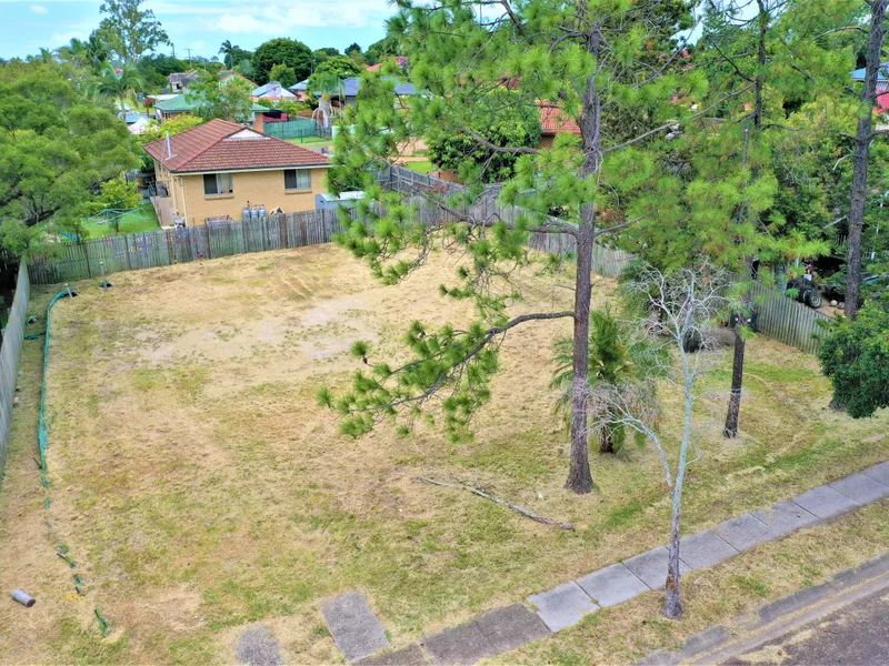 GREAT SIZE VACANT LAND IN A CUL DE SAC