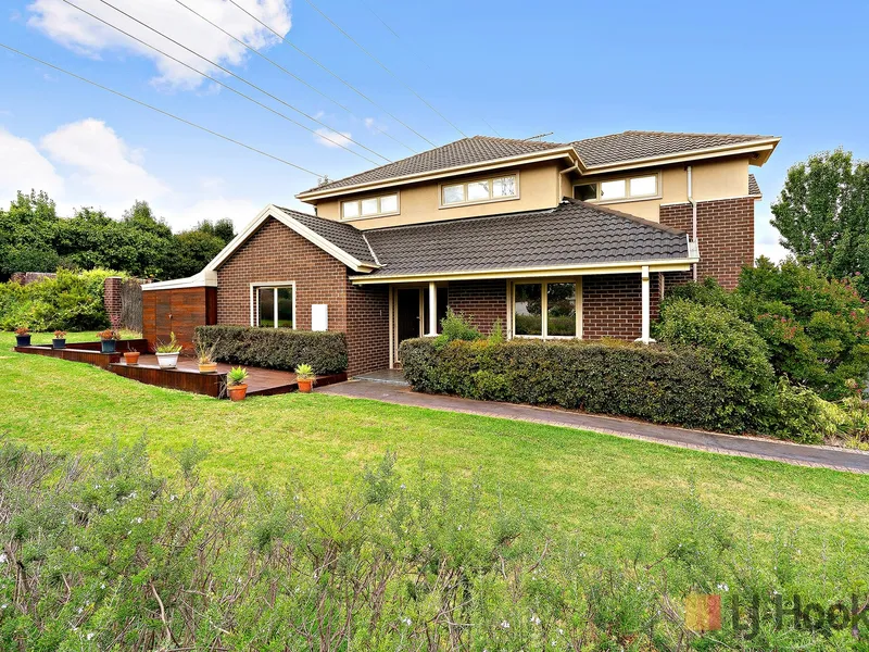 Land size: 650m²(approx.)  Townhouse with enviable lifestyle