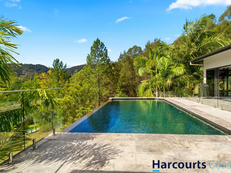 Large 5 Bedroom Family Home - Furnished (Available until July 2024)