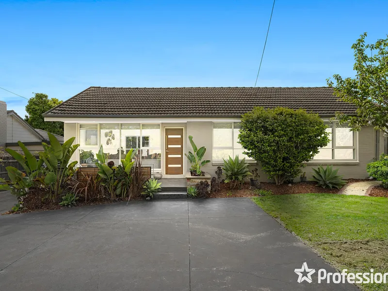 CONVENIENCE IS KEY WITH LARGE DECK AND PARKING FOR A CARAVAN