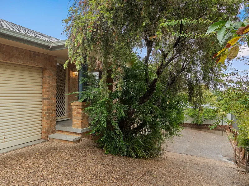 Investors to empty nesters will love this spacious, leafy villa with elevated vista to nature reserves