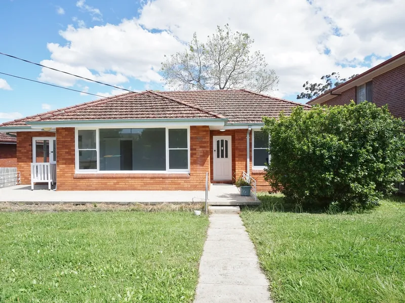 Large family home 4 bedrooms plus study