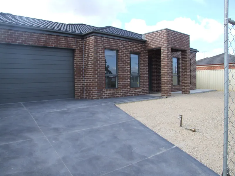 4 BEDROOM + STUDY HOUSE IN MELTON WEST